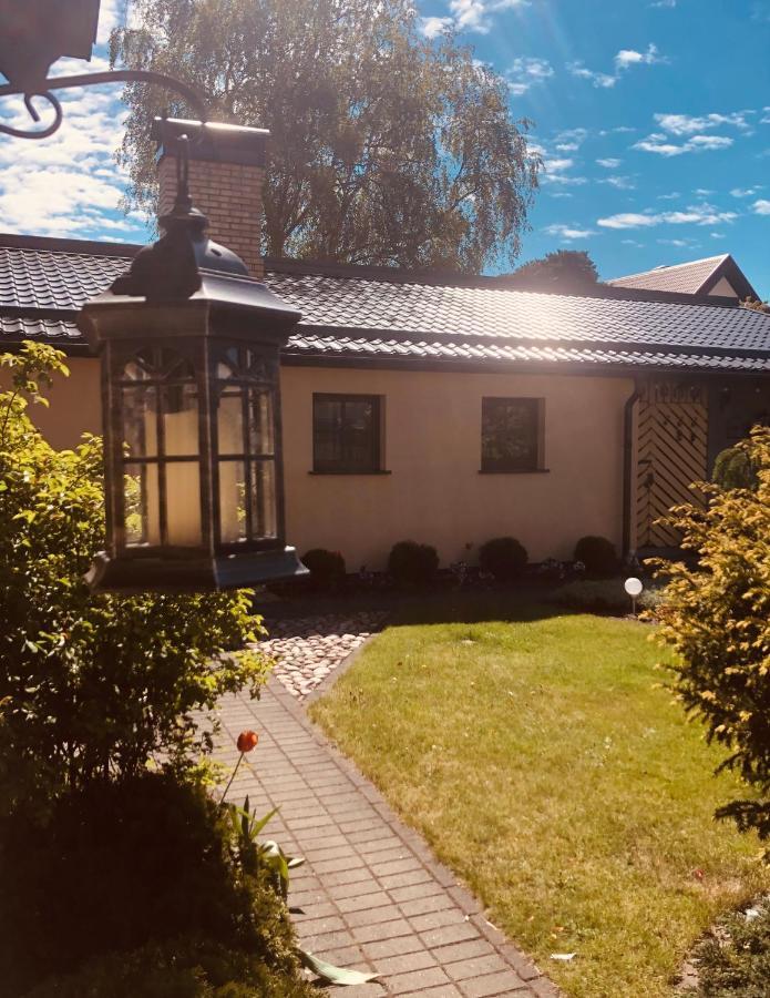 Anni Apartment Ventspils Bagian luar foto