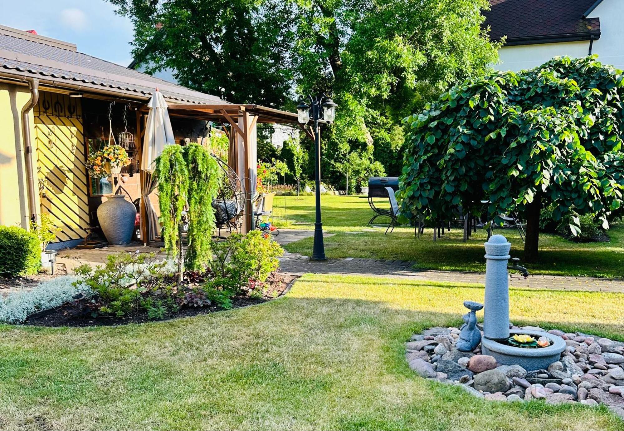 Anni Apartment Ventspils Bagian luar foto