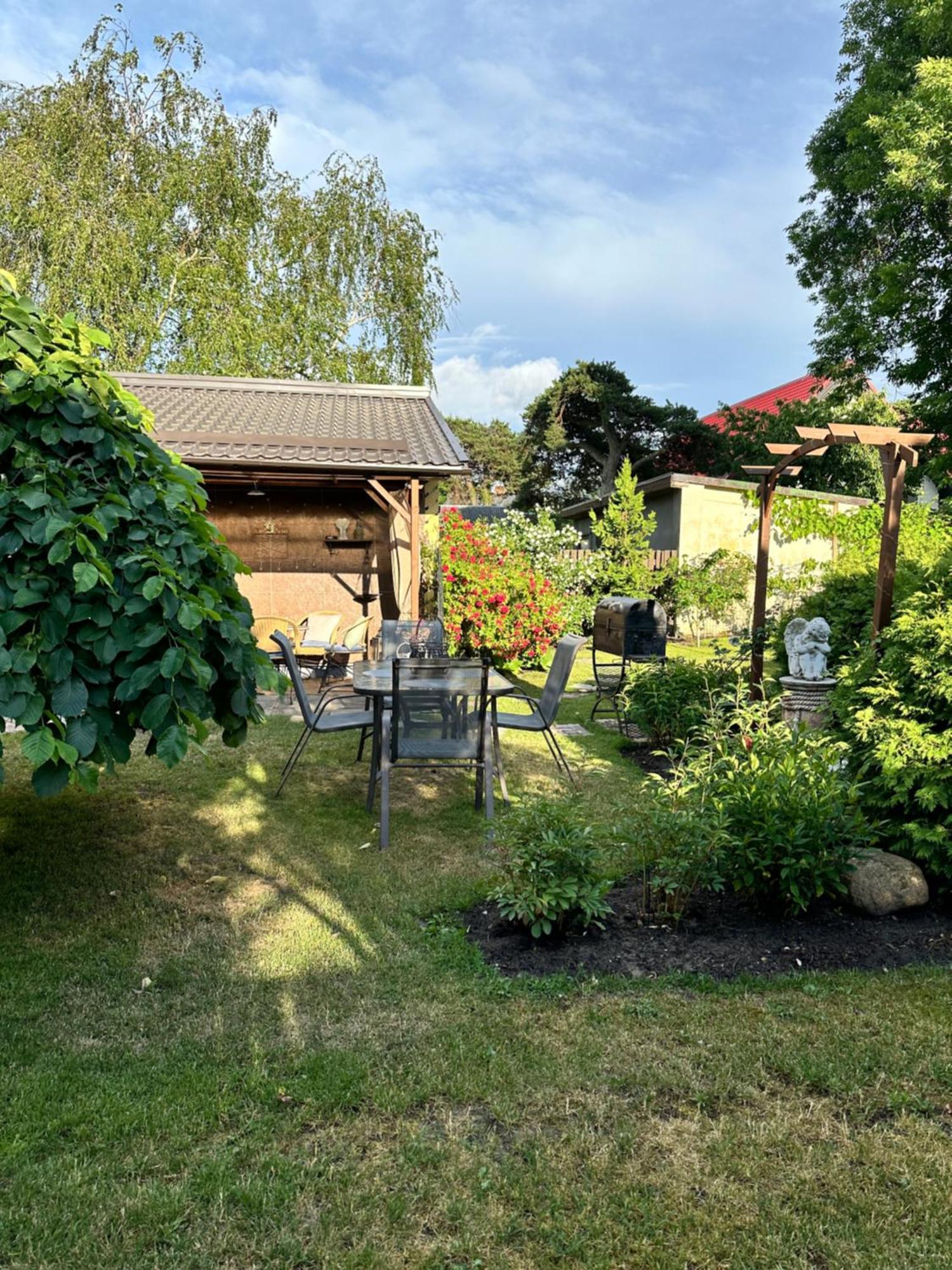 Anni Apartment Ventspils Bagian luar foto
