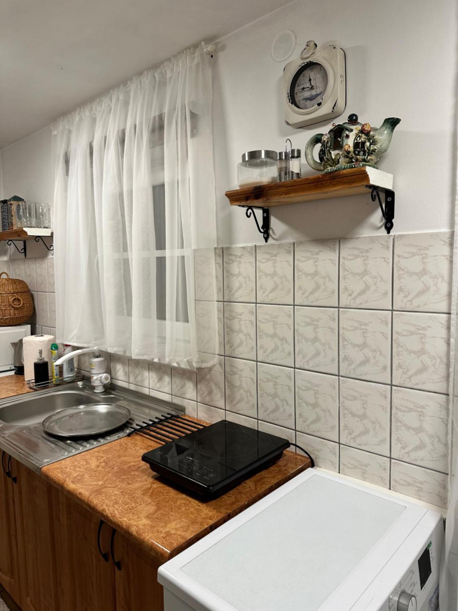 Anni Apartment Ventspils Bagian luar foto